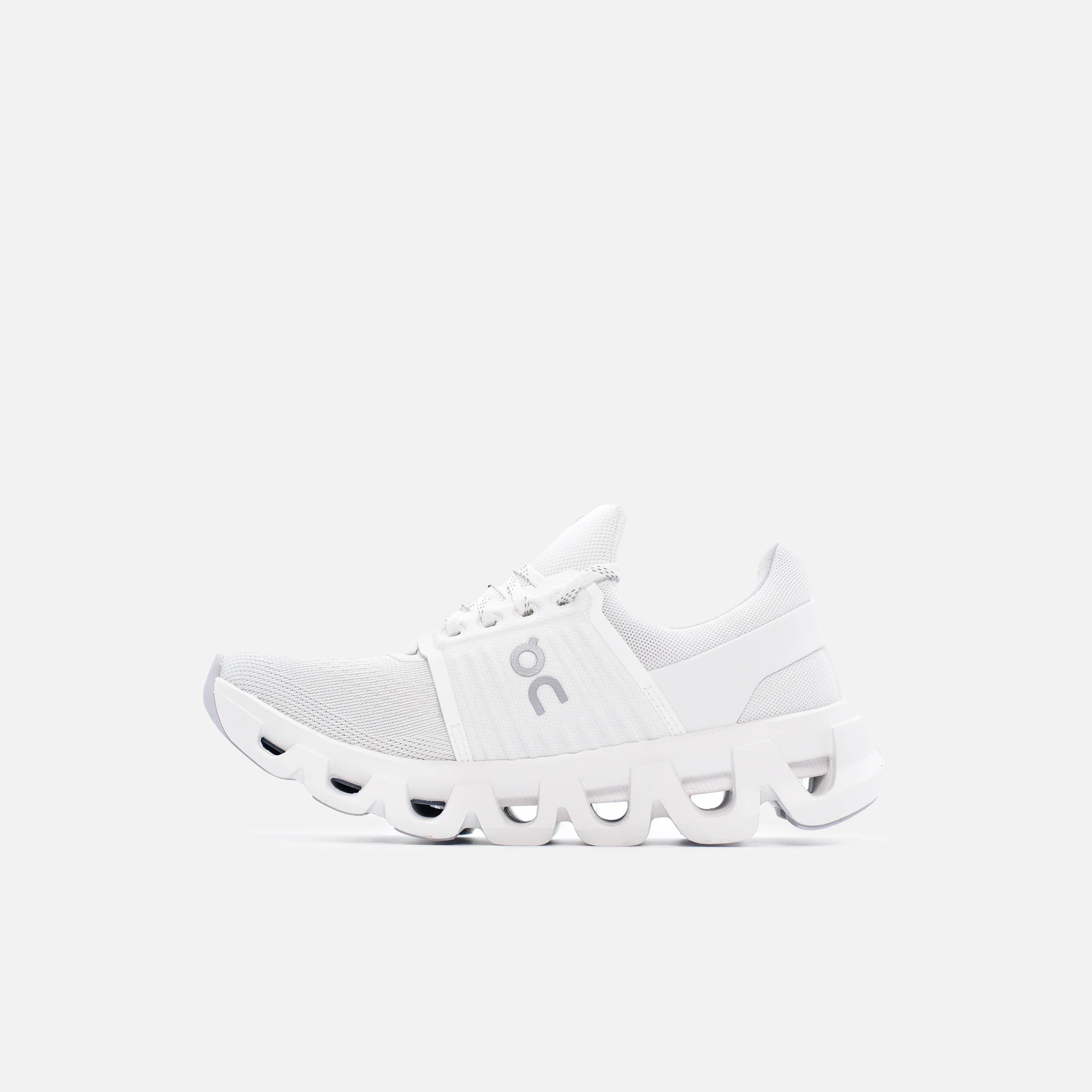 ON SNEAKERS CLOUDSWIFT 4 AD - immagine 4