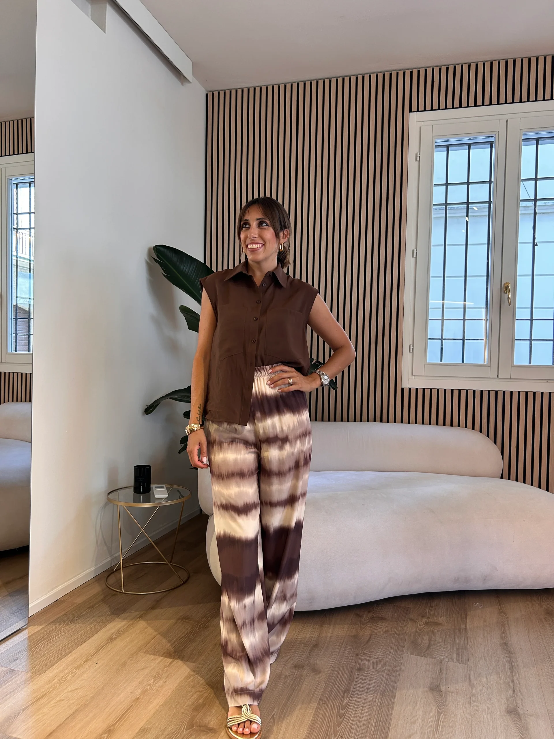 Camicia smanicata cioccolato - immagine 2