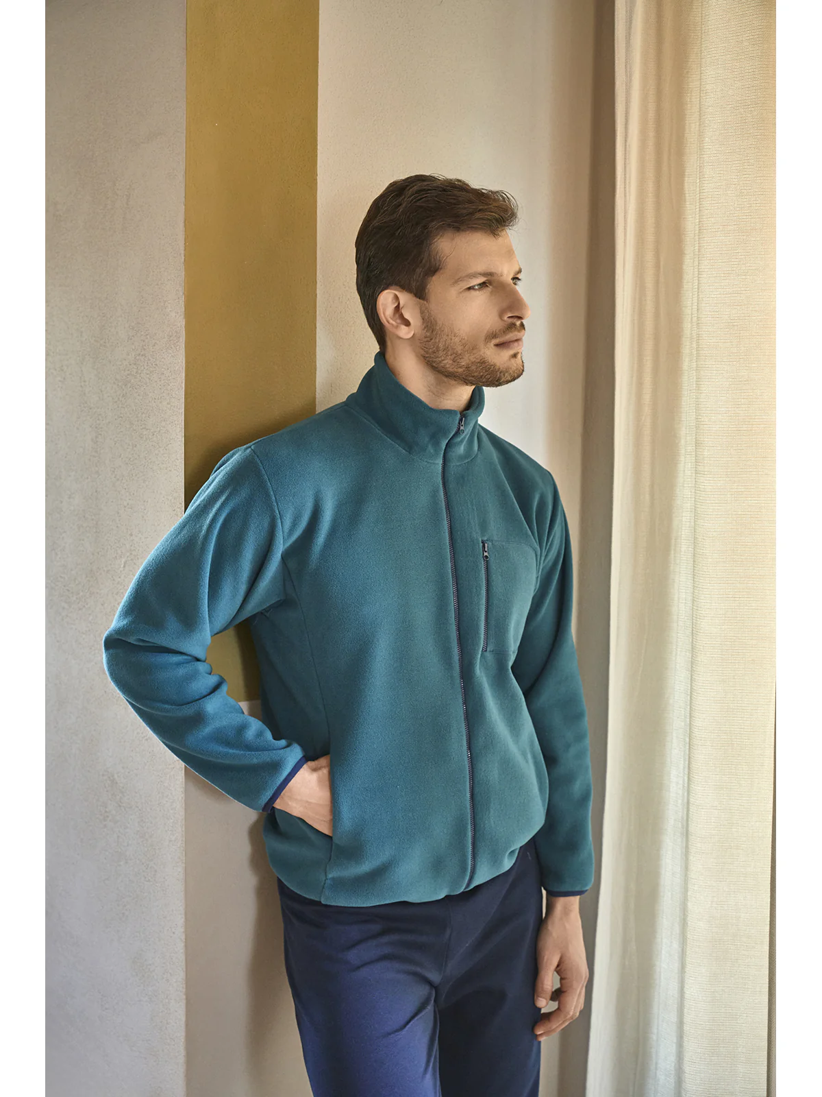 Pratico giubbotto con zip