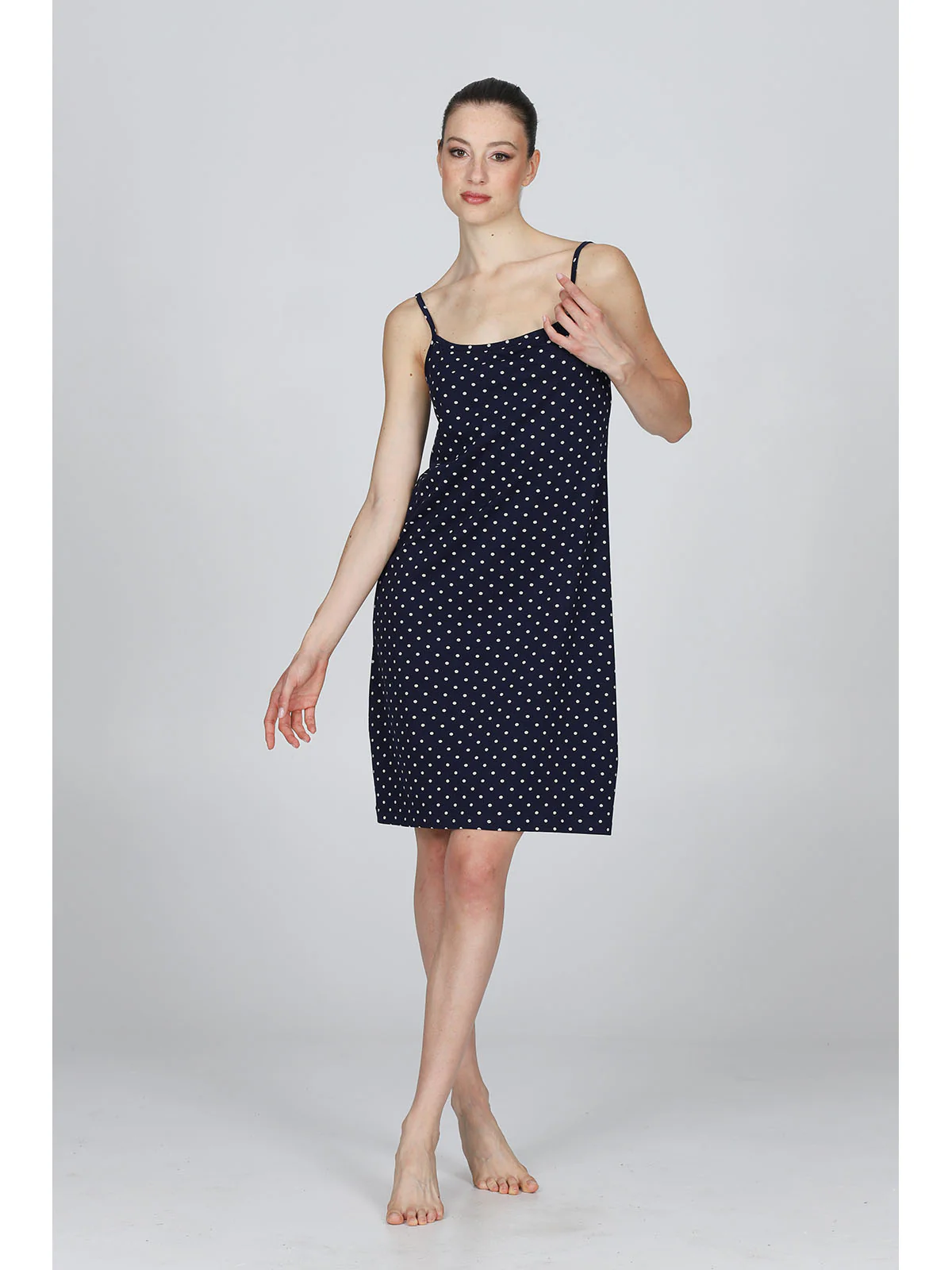 Fresca camicia da notte con bretelline - immagine 6
