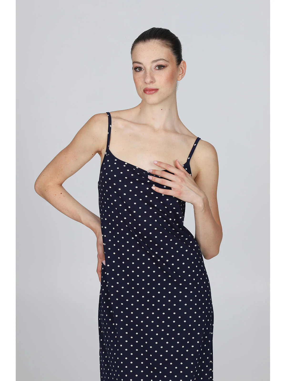 Fresca camicia da notte con bretelline - immagine 7