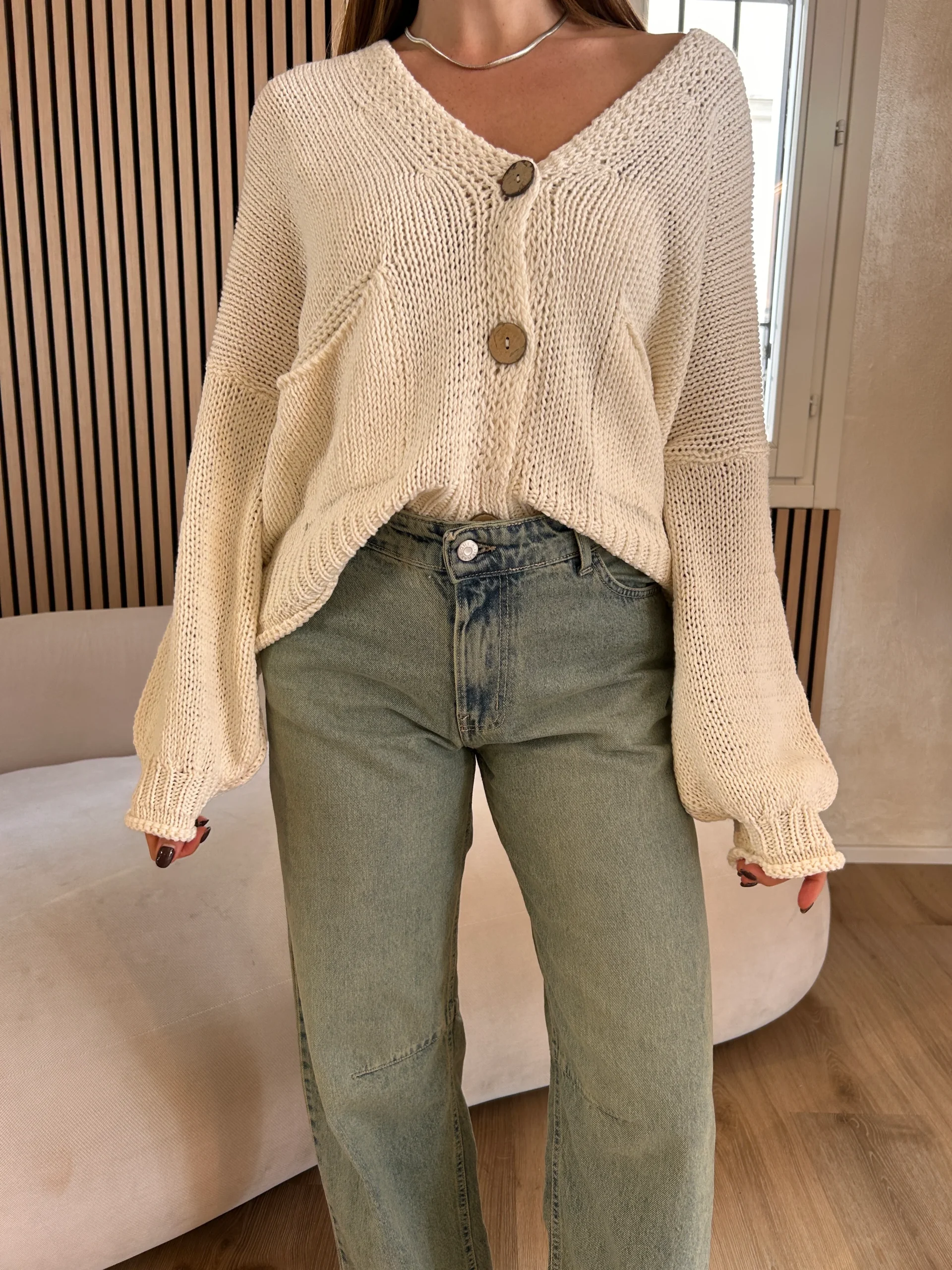 Cardigan burro con bottoni legno - immagine 5