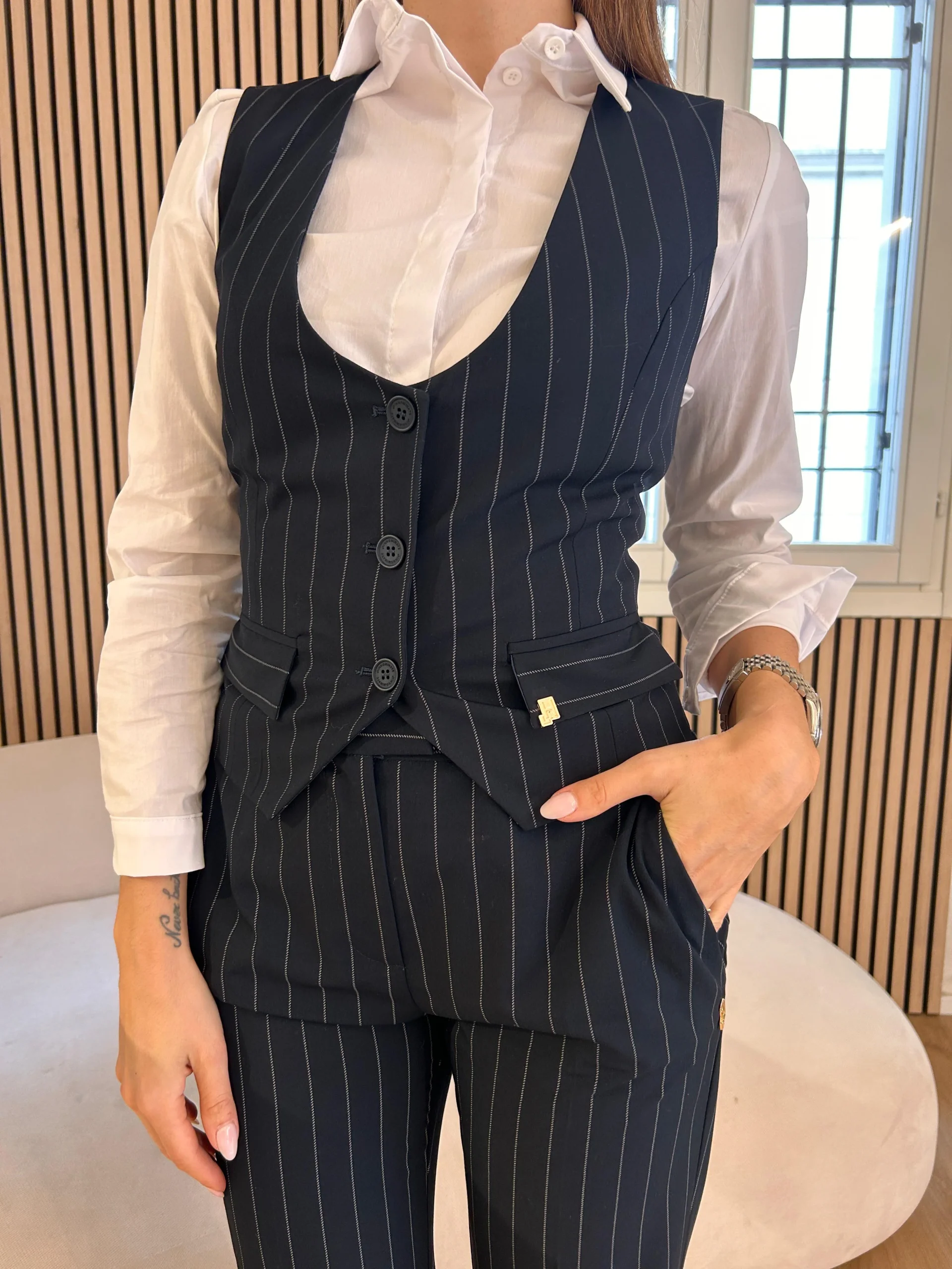 Gilet gessato blu - immagine 5